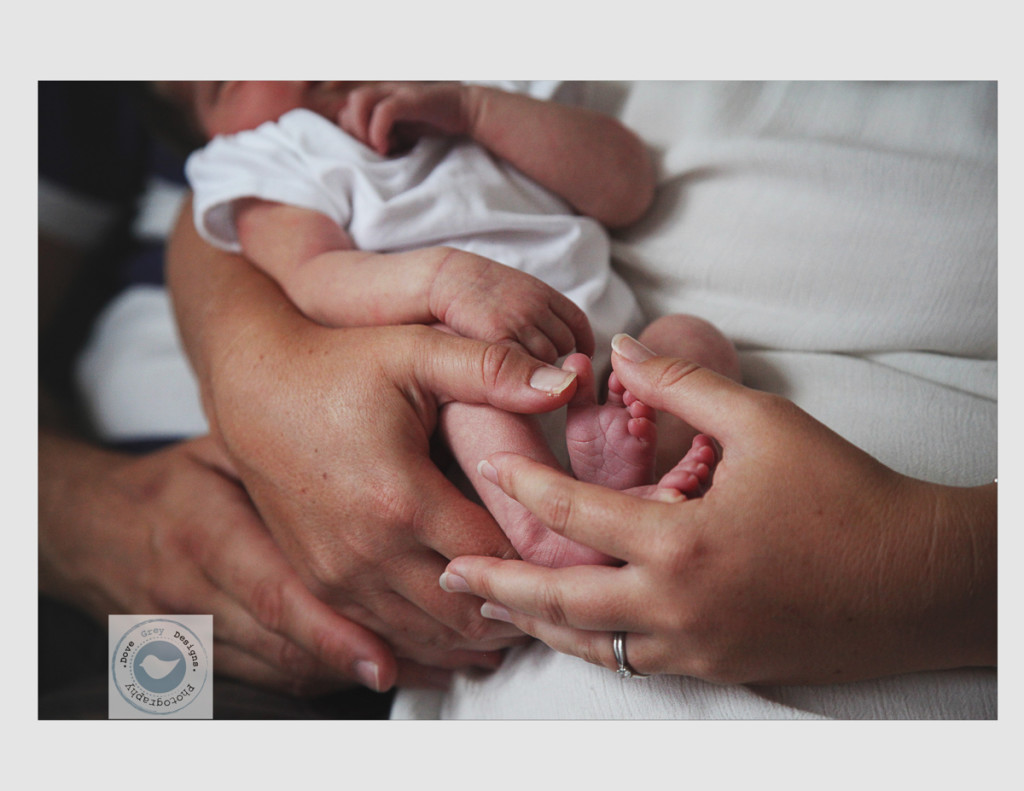 Relaxed newborn at home photoshoot. Baby photoshoot at home. Hampshire (25)